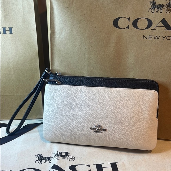Beautiful Coach White & Black Double- Zip Wristlet. - Picture 4 of 8